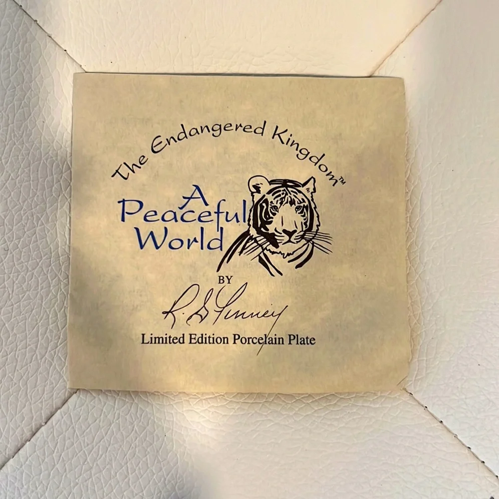 FLEETWOOD COLLECTION. The Endangered Kingdom. A PEACEFUL WORLD. Plate A 7732